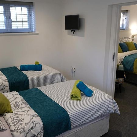 Rosemary House Brs Airport Accommodation Winford Bagian luar foto